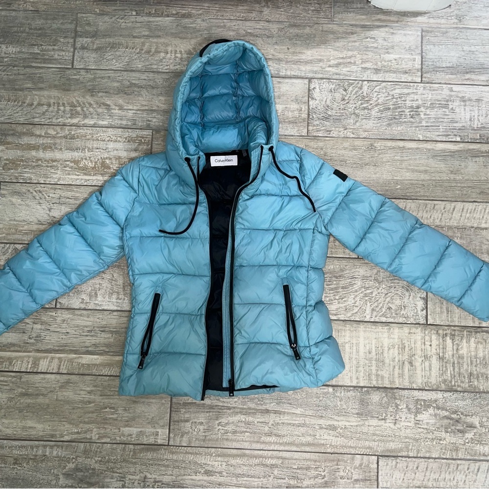 Calvin Klein women’s light blue logo puffer jacket. Women’s small.